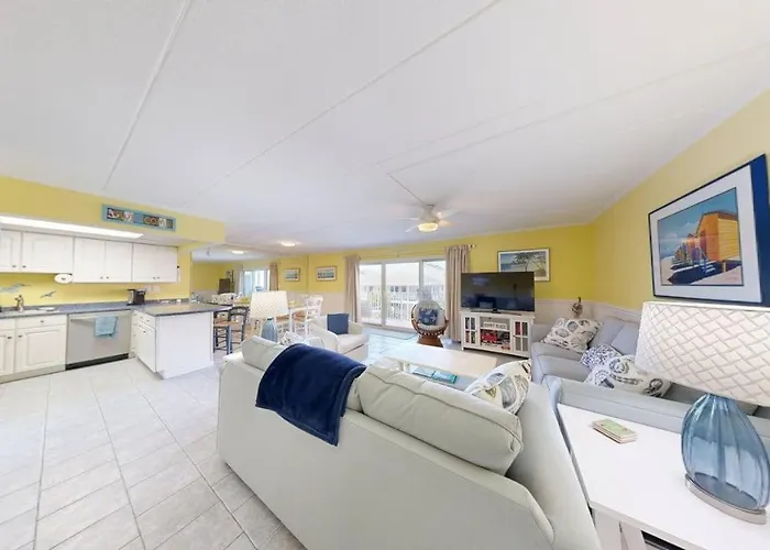Holiday home 2br 2ba Block With Pool