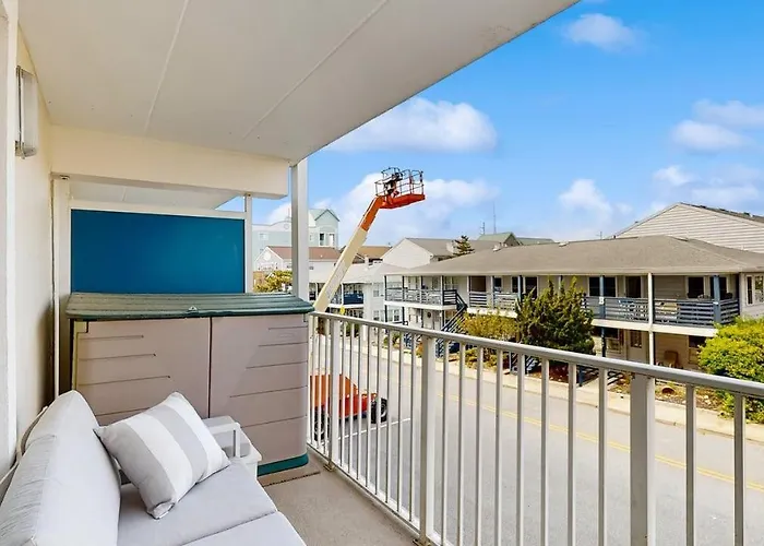 2br 2ba Block With Pool *