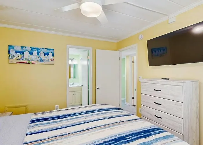 Holiday home 2br 2ba Block With Pool Ocean City