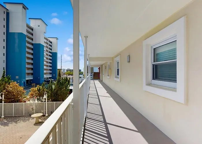 2br 2ba Block With Pool Holiday home Ocean City