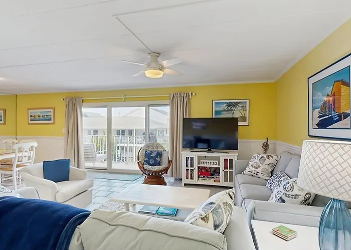 2br 2ba Block With Pool Holiday home *