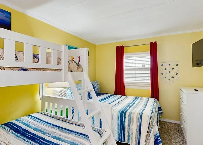 2br 2ba Block With Pool *