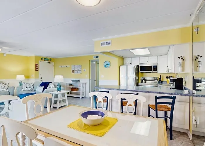2br 2ba Block With Pool *