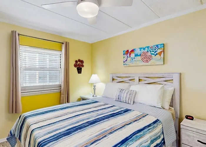 Holiday home 2br 2ba Block With Pool Ocean City