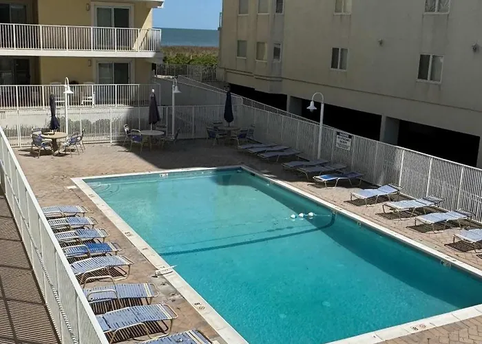 2br 2ba Block With Pool